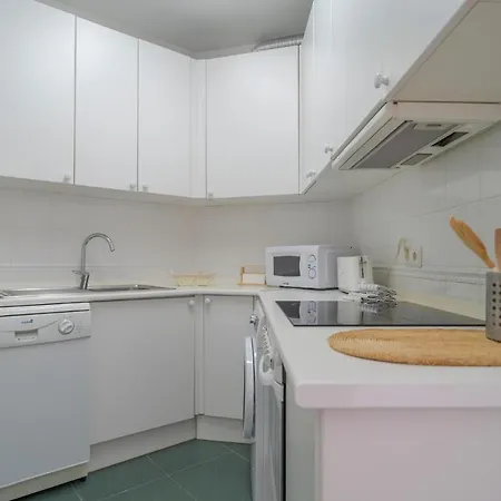 Stunning In With Outdoor Swimming Pool, Wifi And 2 Bedrooms Apartment