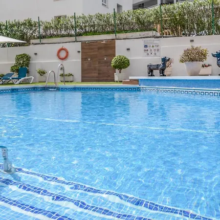 Stunning In With Outdoor Swimming Pool, Wifi And 2 Bedrooms *
