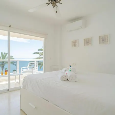 Stunning In With Outdoor Swimming Pool, Wifi And 2 Bedrooms Apartment *