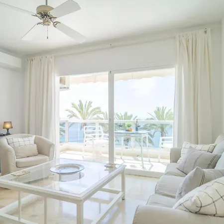 Stunning In With Outdoor Swimming Pool, Wifi And 2 Bedrooms Apartment Marbella