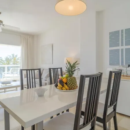 Stunning In With Outdoor Swimming Pool, Wifi And 2 Bedrooms Apartment *