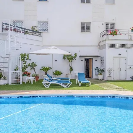 Stunning In With Outdoor Swimming Pool, Wifi And 2 Bedrooms Apartment *